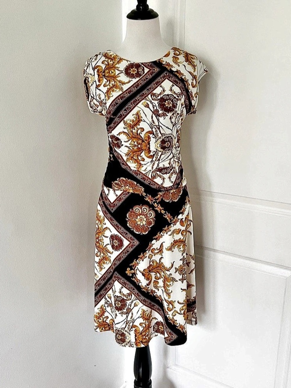 En Focus Studio Paisley Mini Dress in White & Black Size 8 Like New